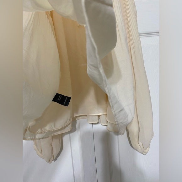 Aakaa Cream Pleated Blouse size S - Picture 4 of 7